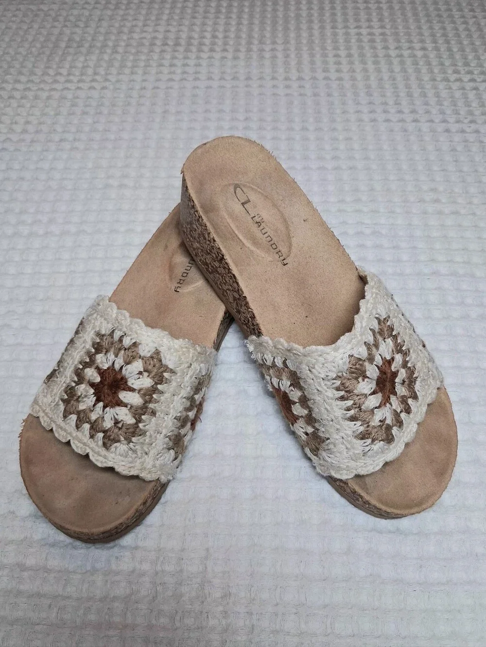 CL By Laundry Womens Crochet/Cork Wedge Slide Size 38/7.5-8 Cream Tan Rust